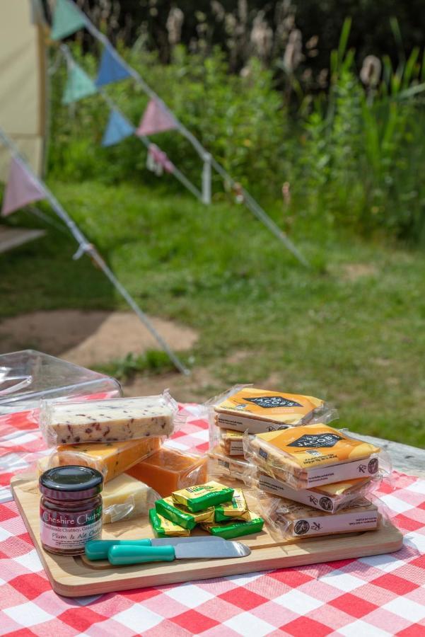Lloyds Meadow Glamping Hotel Chester Kültér fotó